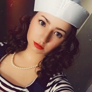 Meet your Posher, Laura